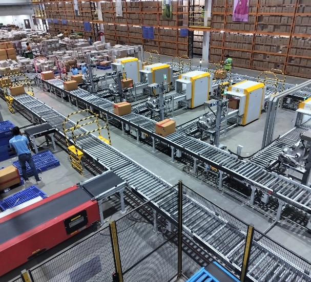 Skanixa BX-TN RFID tunnel processing cartons on an automated warehouse conveyor